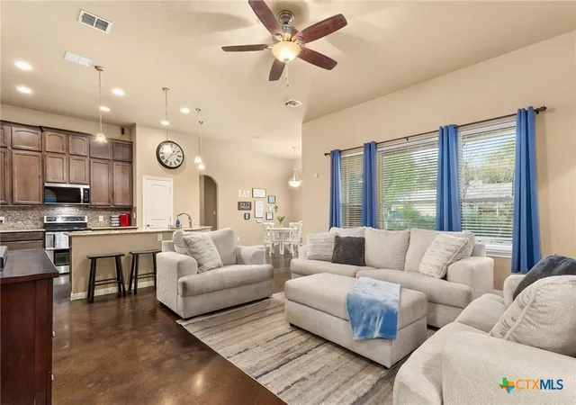 3rd image of 820 Mission Hills Dr, New Braunfels, TX 78130 | MLS# 609325
