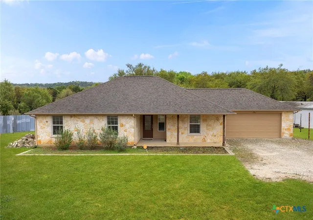Photo 1 of Single family home for sale at 101 Queen Anne Cir, Canyon Lake, TX 78133 | MLS# 609591 | Listing updated on 2026-06-12