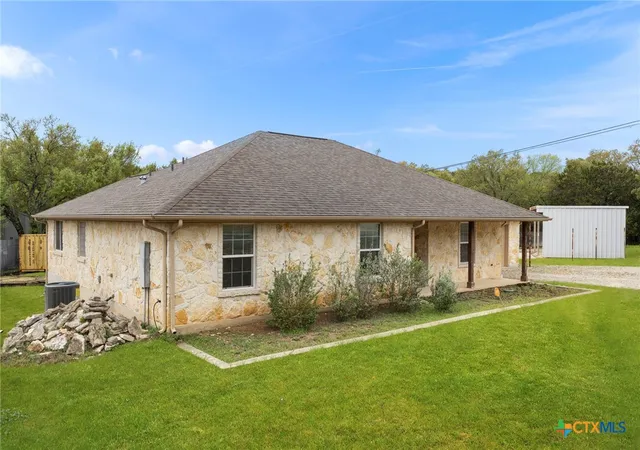 Photo 2 of Single family home for sale at 101 Queen Anne Cir, Canyon Lake, TX 78133 | MLS# 609591 | Listing updated on 2026-06-12