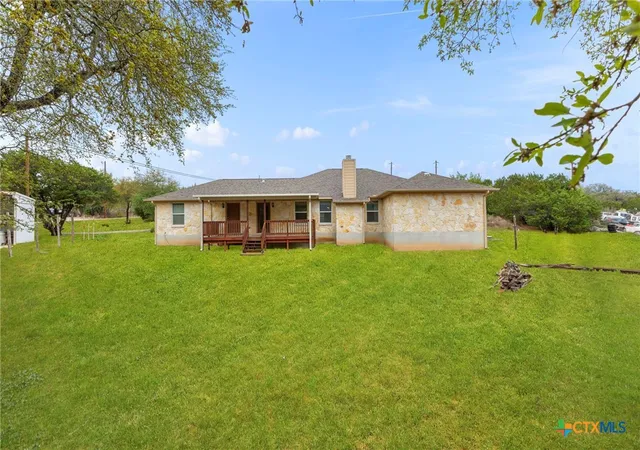 Photo 2 of Single family home for sale at 101 Queen Anne Cir, Canyon Lake, TX 78133 | MLS# 609591 | Listing updated on 2026-06-12