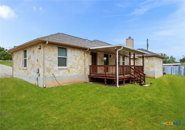 Photo 4 of Single family home for sale at 101 Queen Anne Cir, Canyon Lake, TX 78133 | MLS# 609591 | Listing updated on 2026-06-12
