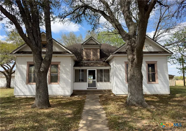 Homes for sale in Yoakum, TX | 670 Thiele Rd, Yoakum, TX 77995 | MLS# 608911
