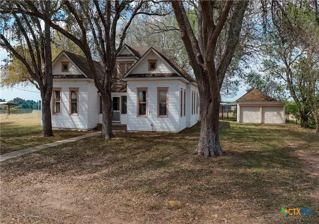 Homes for sale in Yoakum, TX | 670 Thiele Rd, Yoakum, TX 77995 | MLS# 608911