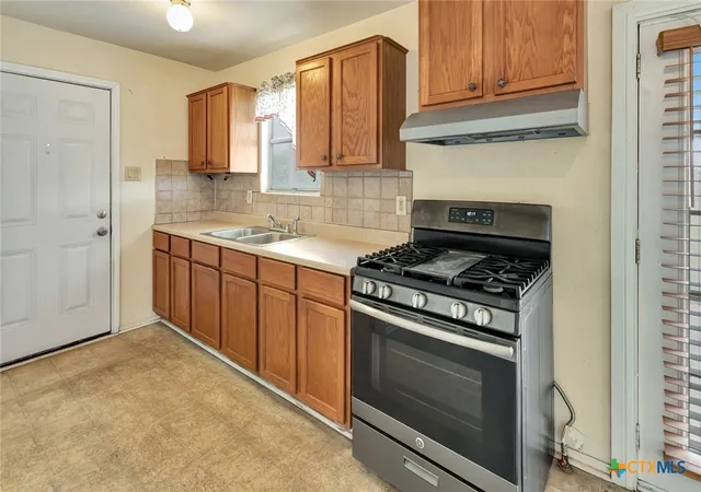 4th image of 1907 Pleasant Green Dr, Victoria, TX 77901 | MLS# 608263