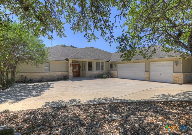 Photo 2 of Single family home for sale at 1000 Bamc Dr, Canyon Lake, TX 78133 | MLS# 610011 | Listing updated on 2026-05-27