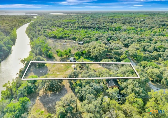 2nd image of 405 Camino Dr, Victoria, TX 77905 | MLS# 609336
