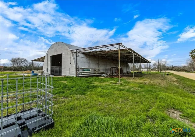 11th image of 108 Palacios, La Ward, TX 77970 | MLS# 610217