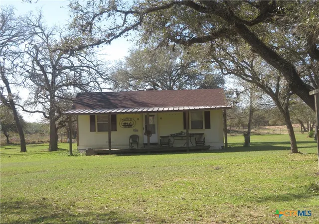 4th image of 1923 Co Rd 286, Edna, TX 77957 | MLS# 608033