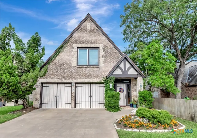 Photo 1 of Single family home for sale at 6 Cotswold Ln, Victoria, TX 77904 | MLS# 610307 | Listing updated on 2026-04-23