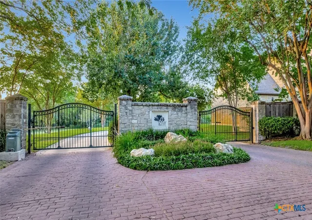 Photo 44 of Single family home for sale at 6 Cotswold Ln, Victoria, TX 77904 | MLS# 610307 | Listing updated on 2026-04-23
