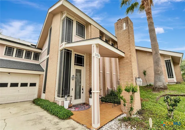 Photo 3 of Single family home for sale at 103 Tracy Ln, Victoria, TX 77904 | MLS# 608955 | Listing updated on 2026-09-25
