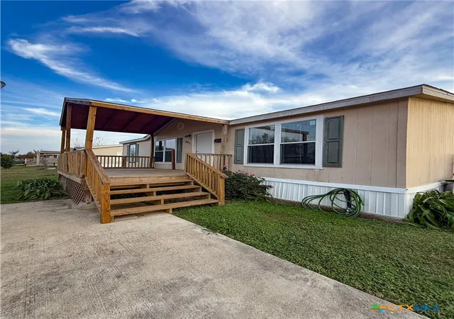 3rd image of 801 E Mesquite Ln, Victoria, TX 77901 | MLS# 610408