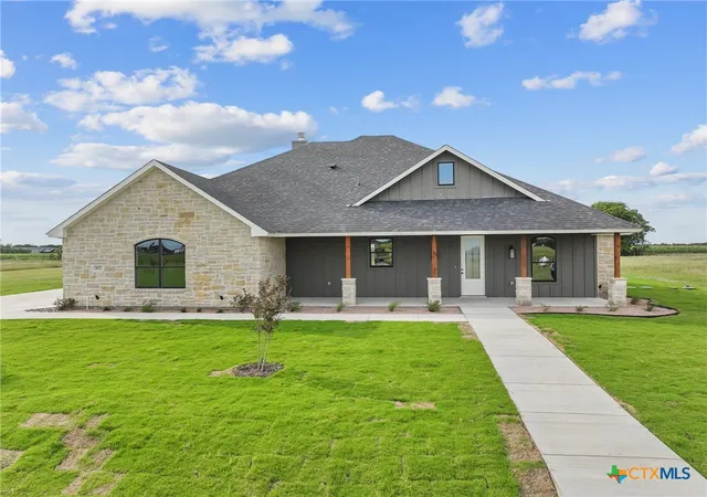 Homes for sale in Lott, TX | 107 Pr 711, Lott, TX 76656 | MLS# 607461