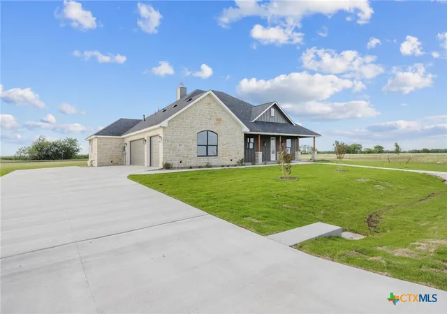 Homes for sale in Lott, TX | 107 Pr 711, Lott, TX 76656 | MLS# 607461