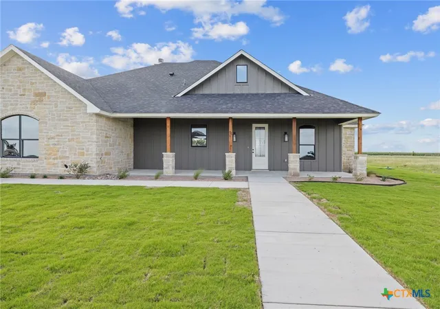 Homes for sale in Lott, TX | 107 Pr 711, Lott, TX 76656 | MLS# 607461
