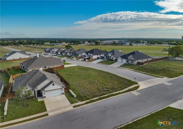 Homes for sale in Giddings, TX | 331 Firework Ln, Giddings, TX 78942 | MLS# 610195