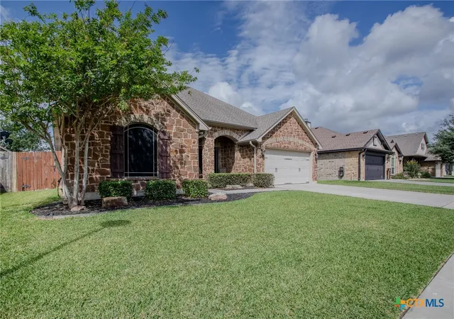 Photo 2 of Single family home for sale at 207 Brushy Crk, Victoria, TX 77904 | MLS# 610251 | Listing updated on 2026-07-23
