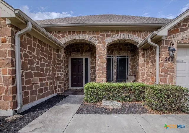 Photo 3 of Single family home for sale at 207 Brushy Crk, Victoria, TX 77904 | MLS# 610251 | Listing updated on 2026-07-23