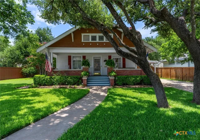 Photo 1 of Single family home for sale at 810 E University Ave, Georgetown, TX 78626 | MLS# 610780 | Listing updated on 2026-06-16