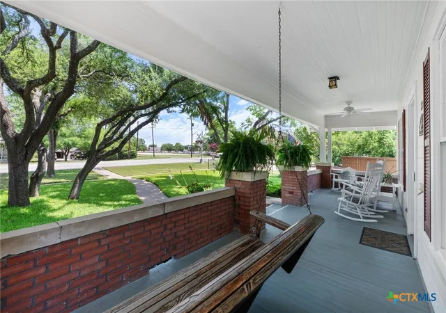 Photo 2 of Single family home for sale at 810 E University Ave, Georgetown, TX 78626 | MLS# 610780 | Listing updated on 2026-06-16