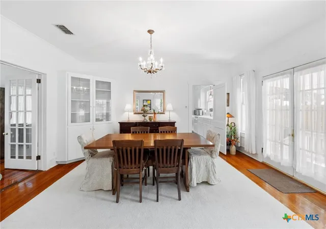 Photo 4 of Single family home for sale at 810 E University Ave, Georgetown, TX 78626 | MLS# 610780 | Listing updated on 2026-06-16