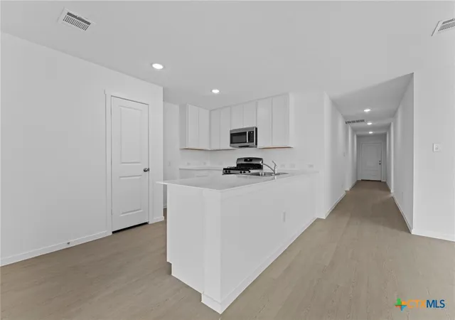 3rd image of 720 Horsetail Ln, New Braunfels, TX 78132 | MLS# 610902