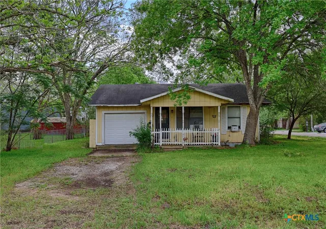 Homes for sale in Moulton, TX | 405 W Live Oak St, Moulton, TX 77975 | MLS# 610957