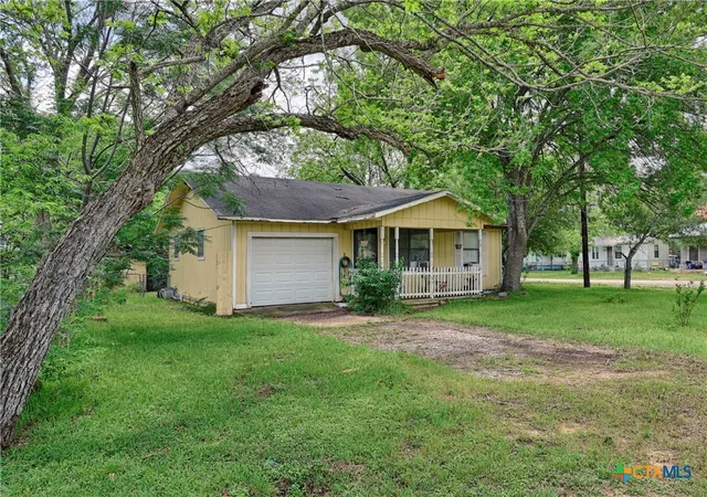 Homes for sale in Moulton, TX | 405 W Live Oak St, Moulton, TX 77975 | MLS# 610957