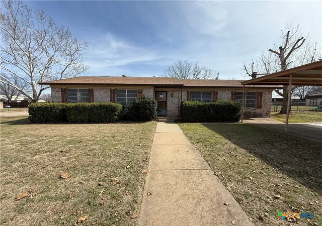 Homes for sale in Hamilton, TX | 801 Meadowlark St, Hamilton, TX 76531 | MLS# 611002