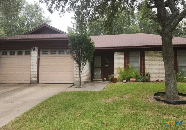 Photo 1 of Sale Pending at 204 Cherokee Ln, Victoria, TX 77901 | MLS# 611040 | Listing updated on 2026-07-22