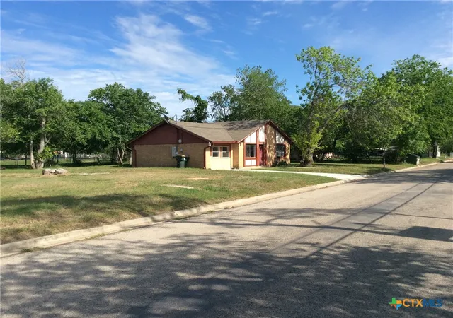 Photo 3 of Single family home for sale at 606 Woodworth St, Cuero, TX 77954 | MLS# 610781 | Listing updated on 2026-07-13