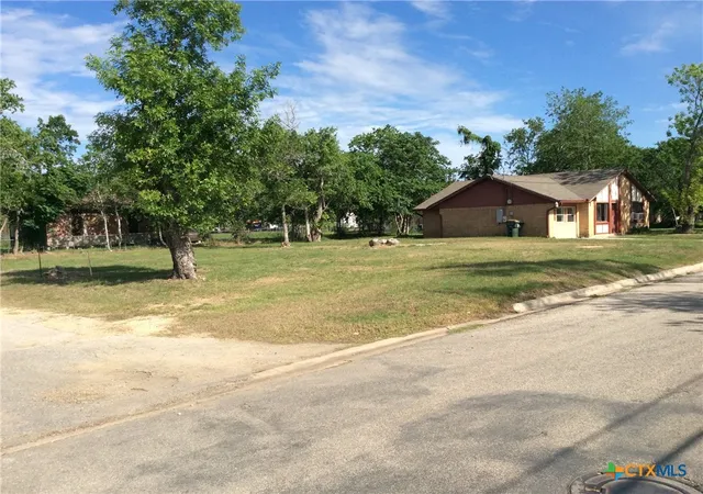 Photo 3 of Single family home for sale at 606 Woodworth St, Cuero, TX 77954 | MLS# 610781 | Listing updated on 2026-07-13