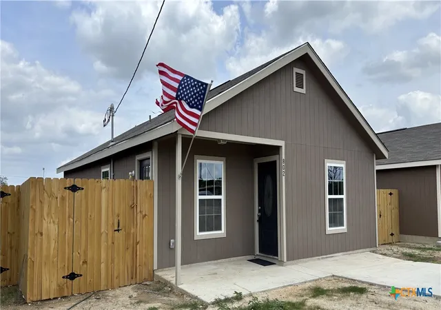 Homes for sale in Nixon, TX | 802 E 6th St, Nixon, TX 78140 | MLS# 610131