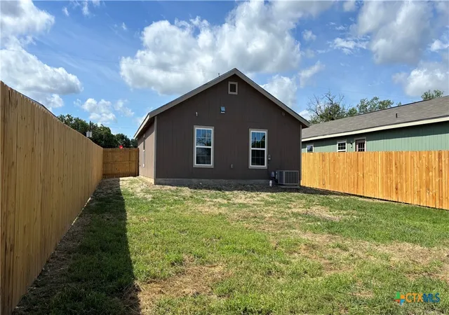 Homes for sale in Nixon, TX | 802 E 6th St, Nixon, TX 78140 | MLS# 610131