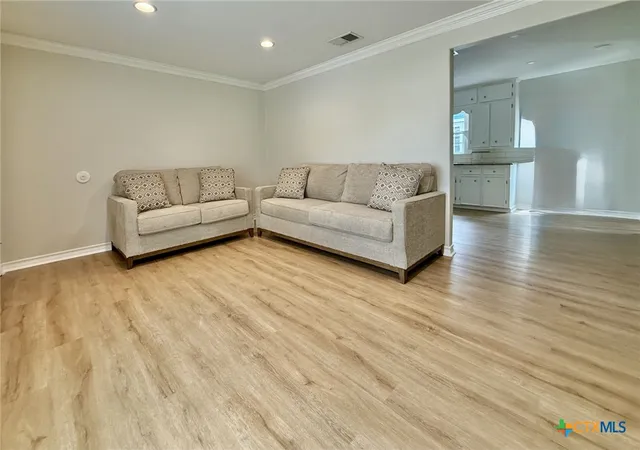 4th image of 607 S East St, Edna, TX 77957 | MLS# 611050
