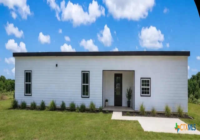 Homes for sale in Luling, TX | 950 Highsmith Rd, Luling, TX 78648 | MLS# 611191
