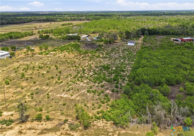 Homes for sale in Luling, TX | 950 Highsmith Rd, Luling, TX 78648 | MLS# 611191