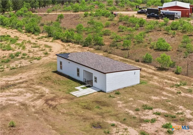 4th image of 950 Highsmith Rd, Luling, TX 78648 | MLS# 611191