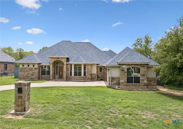 1st image of 107 Oakview Dr, Floresville, TX 78114 | MLS# 611304
