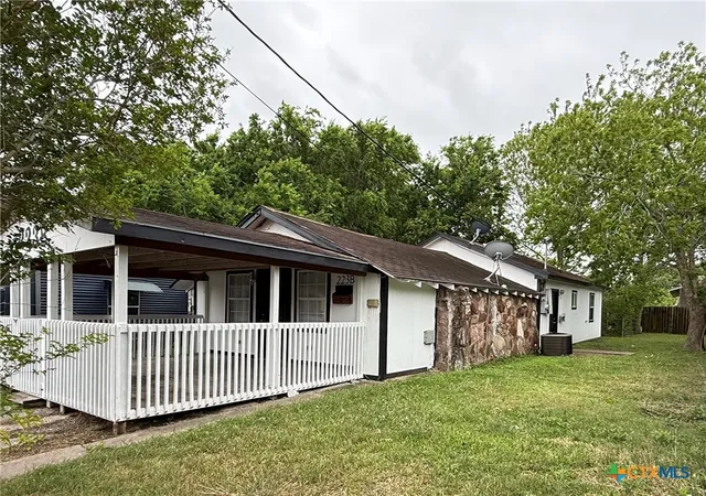 2nd image of 223 N Benavides St #B, Port Lavaca, TX 77979 | MLS# 611436