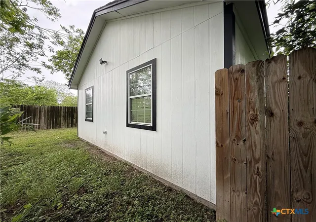 4th image of 223 N Benavides St #B, Port Lavaca, TX 77979 | MLS# 611436