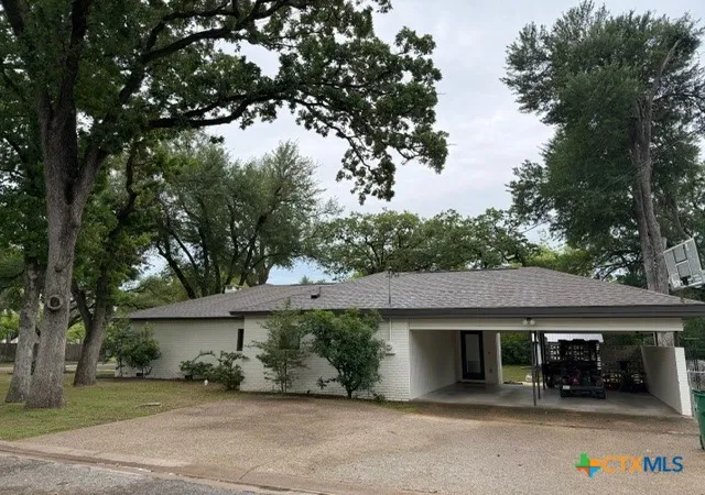 Photo 3 of Single family home for sale at 1806 N Harding, Cameron, TX 76520 | MLS# 611586 | Listing updated on 2026-04-23