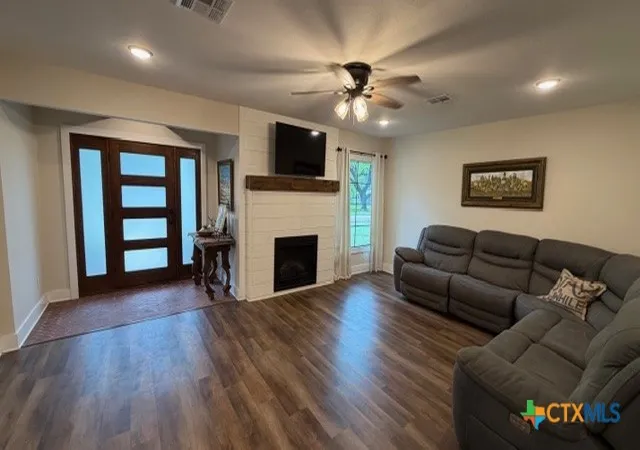 Photo 4 of Single family home for sale at 1806 N Harding, Cameron, TX 76520 | MLS# 611586 | Listing updated on 2026-04-23
