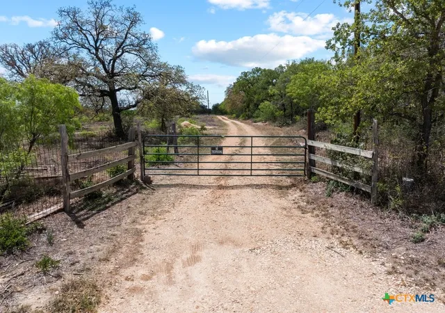 5th image of 2124 Bugtussle, Luling, TX 78648 | MLS# 611613