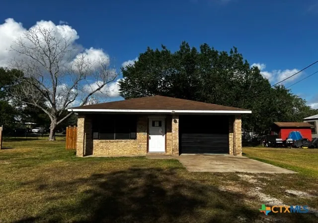 Homes for sale in Edna, TX | 122 Rosa St, Edna, TX 77957 | MLS# 611668