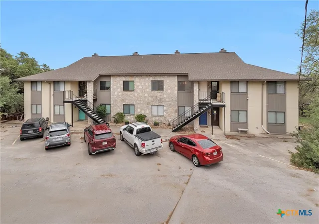 Listing Photo 2 - Condo for sale in building located at 1226 Cougar Dr, Canyon Lake, TX 78133 - Unit #15