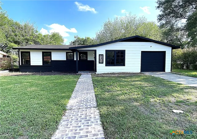 2nd image of 2405 E Mimosa Ave, Victoria, TX 77901 | MLS# 611752