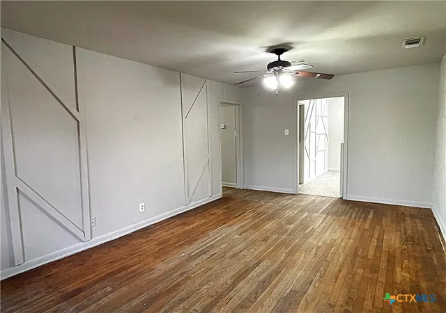 3rd image of 2405 E Mimosa Ave, Victoria, TX 77901 | MLS# 611752