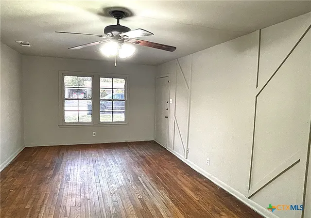4th image of 2405 E Mimosa Ave, Victoria, TX 77901 | MLS# 611752