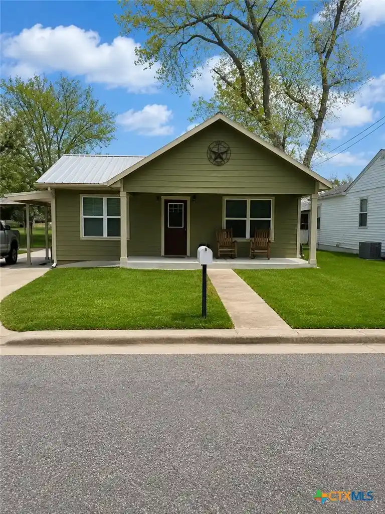 Photo 1 of Single family home for sale at 310 N La Grange St, Hallettsville, TX 77964 | MLS# 611862 | Listing updated on 2026-10-27